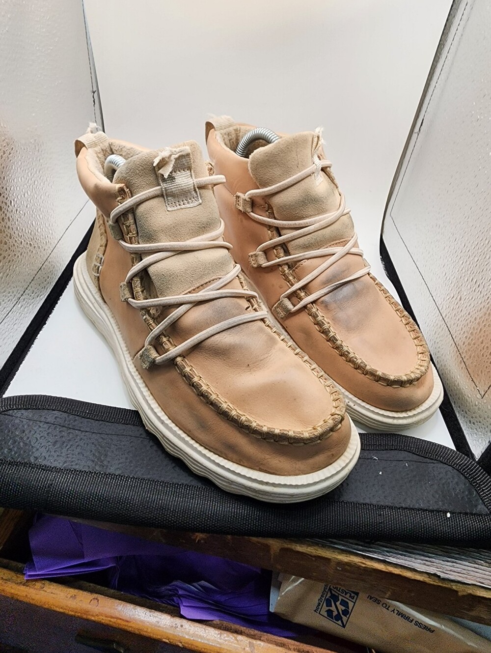 Hey Dude Reyes Leather Boot In Taupe Size 7 Womans